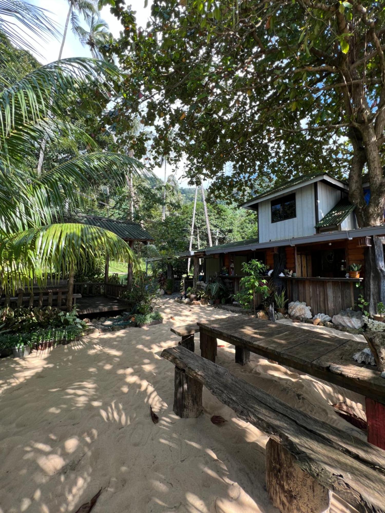 Beach House Kampung Genting Eksteriør billede