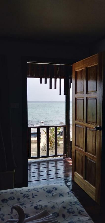 Beach House Kampung Genting Eksteriør billede
